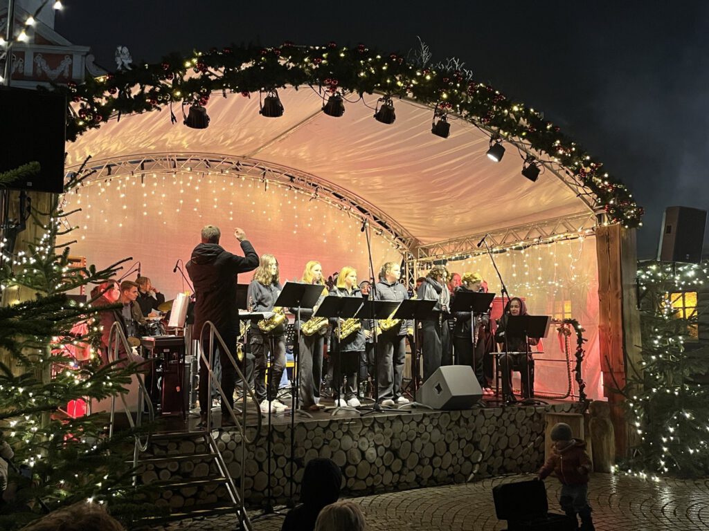 Winter-Jazz-Konzert – Die Big Band spielt auf dem Weihnachtsmarkt